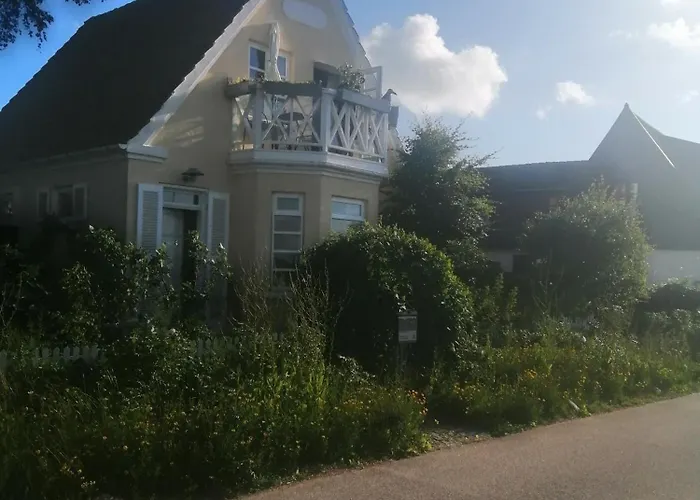 Minihus Til Havn, Strand, Vand Og By I Gilleleje